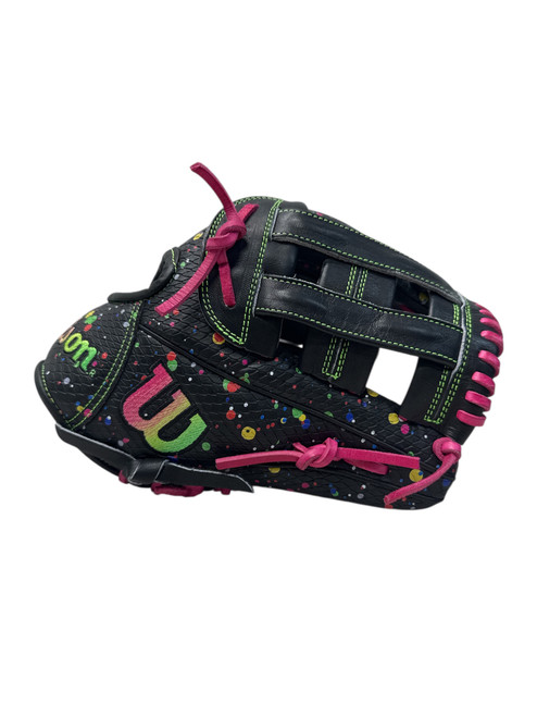 Vist Large View of Product Image Which is New Wilson A2000 PP05 11.5” RH Throw Glove - Black and Pink