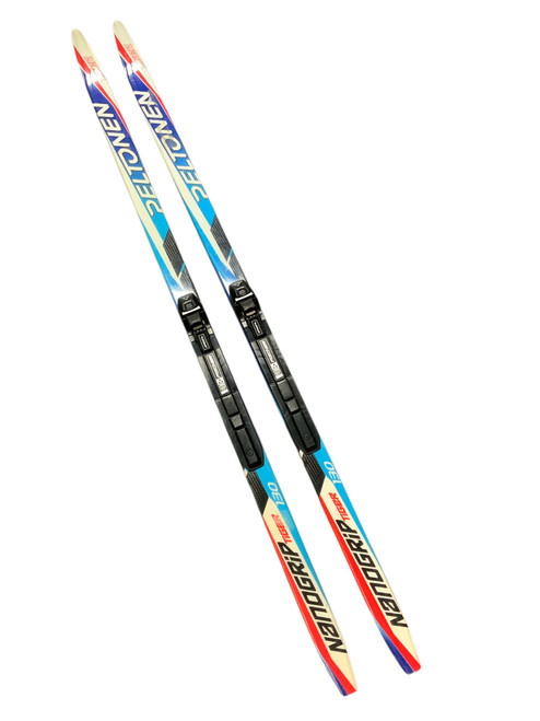 Vist Large View of Product Image Which is Used Fischer PELTONEN NANOGRIP TIGER Boys XC Ski/Binding Carolina Blue 130 cm