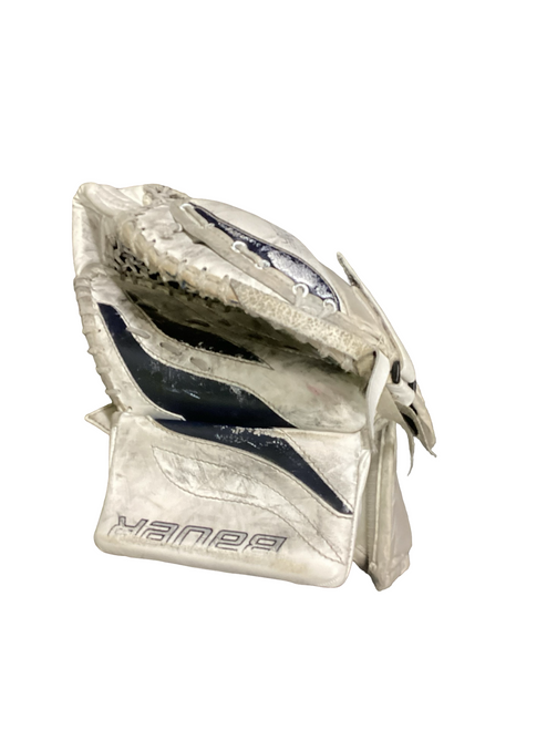 Vist Large View of Product Image Which is Used Bauer R2000 Junior Goalie Catcher White