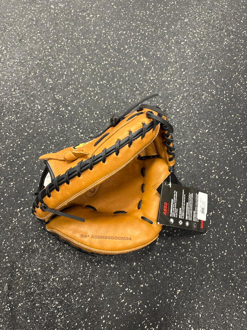 Vist Large View of Product Image Which is Used Wilson A09RB20DCM34 BB/SB Catchers RH Throw Brown 34"