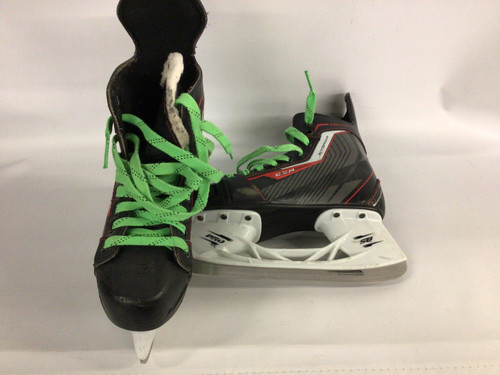 Vist Large View of Product Image Which is Used CCM JETSPEED 250 Junior Hockey Skate Junior 03