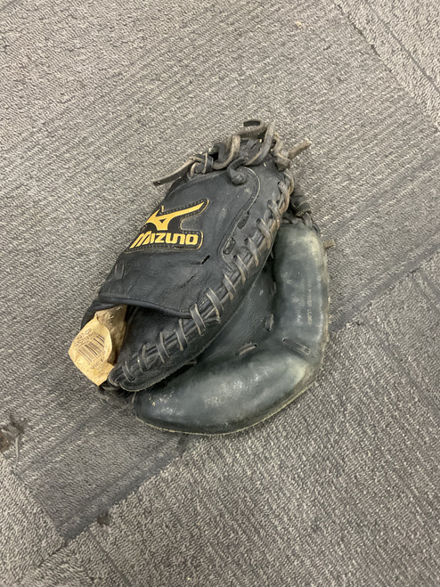 Vist Large View of Product Image Which is Used Mizuno CATCHERS MITT BB/SB Catchers RH Throw Black 31 1/2"