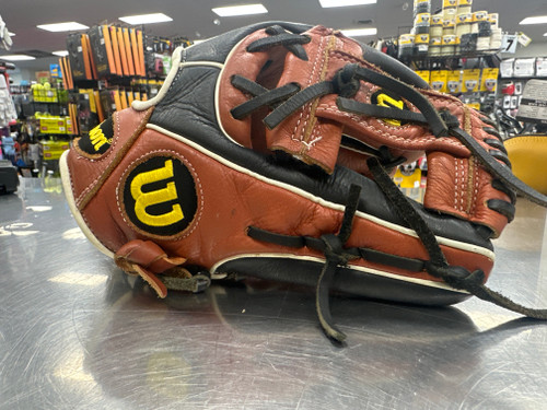 Vist Large View of Product Image Which is Used Wilson A500 BB/SB Glove RH Throw Brown And Black 11 1/2"