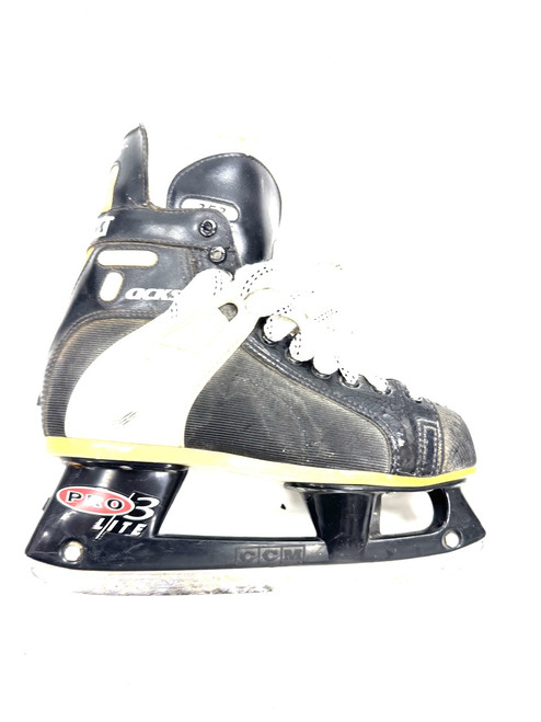 Vist Large View of Product Image Which is Used CCM TACKS Intermediate Hockey Skate Intermediate 6.0