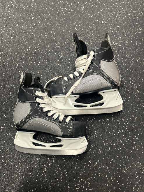 Vist Large View of Product Image Which is Used Easton SYNERGY 100 Youth Hockey Skate Youth 12.0