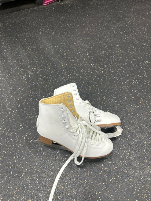 Vist Large View of Product Image Which is Used DBX CLASSIC WomensFigure Skate White Senior 7