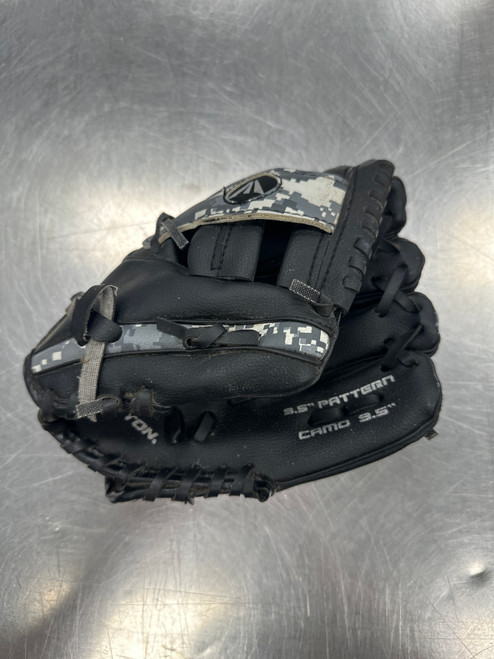 Vist Large View of Product Image Which is Used Easton CAMO BB/SB Glove T-ball Black 9 1/2"