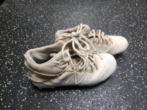 Vist Large View of Product Image Which is Used New Balance FREEZE LAX Cleats Boys White Junior 02.5