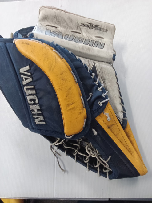 Vist Large View of Product Image Which is Used Vaughn PRO V ELITE Senior Goalie Catcher White