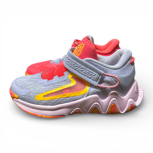 Vist Large View of Product Image Which is Used Nike Basketball Shoes Y Pink Youth 12.0