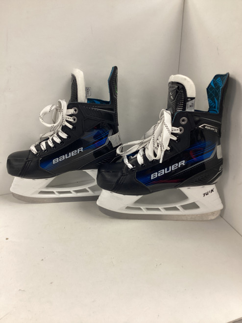 Vist Large View of Product Image Which is Used Bauer X Junior Hockey Skate Junior 01.5