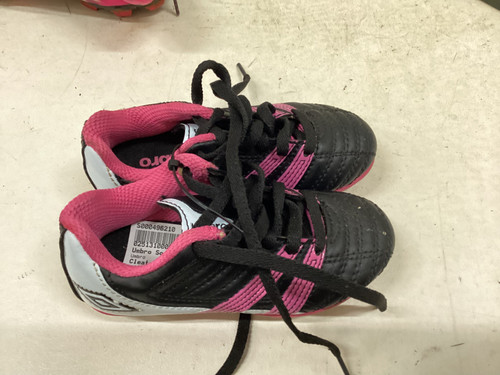 Vist Large View of Product Image Which is Used Umbro Soccer Cleats Black Youth 08.0