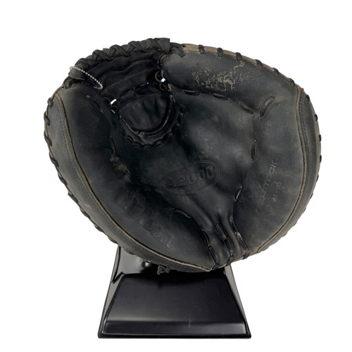 Vist Large View of Product Image Which is Used Wilson A2000 Catchers Mitt RH Throw 33.5"