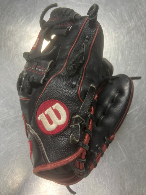 Vist Large View of Product Image Which is Used Wilson A2000 DP15 BB/SB Glove RH Throw Black 11 1/2"