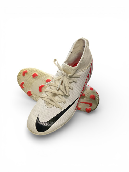 Vist Large View of Product Image Which is Used Nike Soccer Cleats White Junior 02