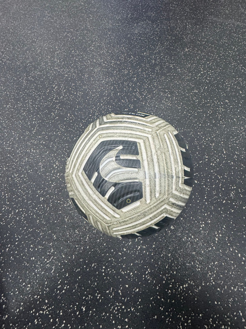 Vist Large View of Product Image Which is Used Nike AEROWSCULPT All Size Soccer Ball White 5