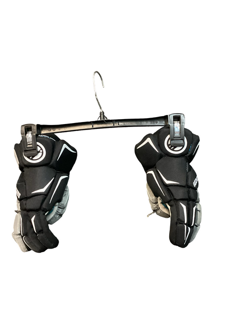 Vist Large View of Product Image Which is Used Maverik CHARGER Lacrosse Gloves Junior Black SM
