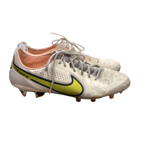 Vist Large View of Product Image Which is Used Nike Soccer Cleats Pink Senior 12.5