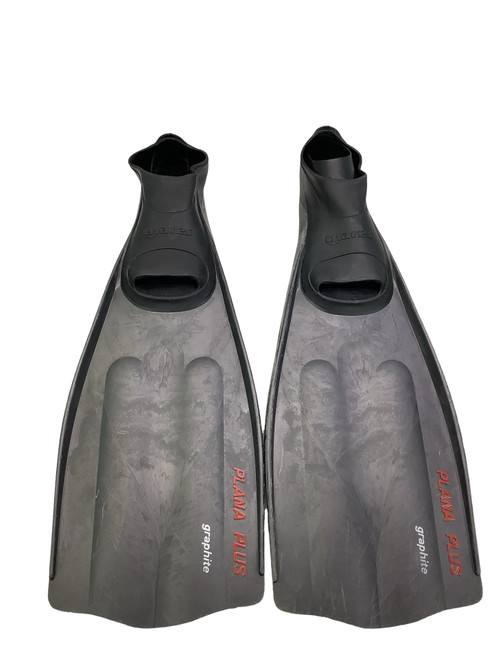Vist Large View of Product Image Which is Used Mares Underwater Fins Black MD