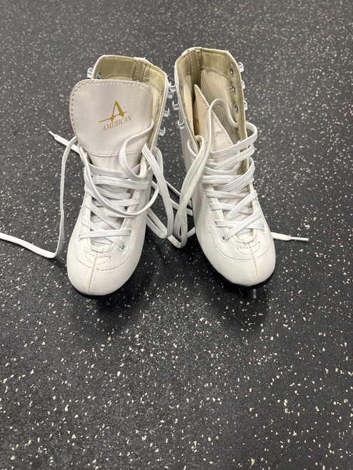 Vist Large View of Product Image Which is Used American Athletic FIGURE SKATES Girls Figure Skate White Junior 03