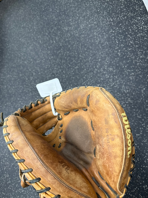 Vist Large View of Product Image Which is Used Wilson A2403-1790-SS A2000 CMITT BB/SB Catchers RH Throw Brown 34"