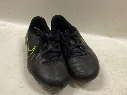 Vist Large View of Product Image Which is Used Nike Soccer Cleats Black Junior 02.5
