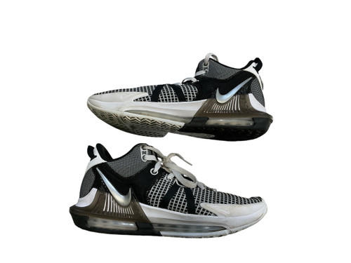 Vist Large View of Product Image Which is Used Nike LEBRON WITNESS VII Basketball Shoes Black And White Senior 8