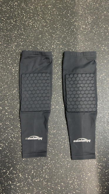 Vist Large View of Product Image Which is Used Cooper Basketball Kneepads Black SM