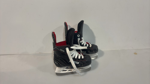Vist Large View of Product Image Which is Used Bauer VAPOR X200 SZ YTH 8 Youth Hockey Skate Youth 08.0