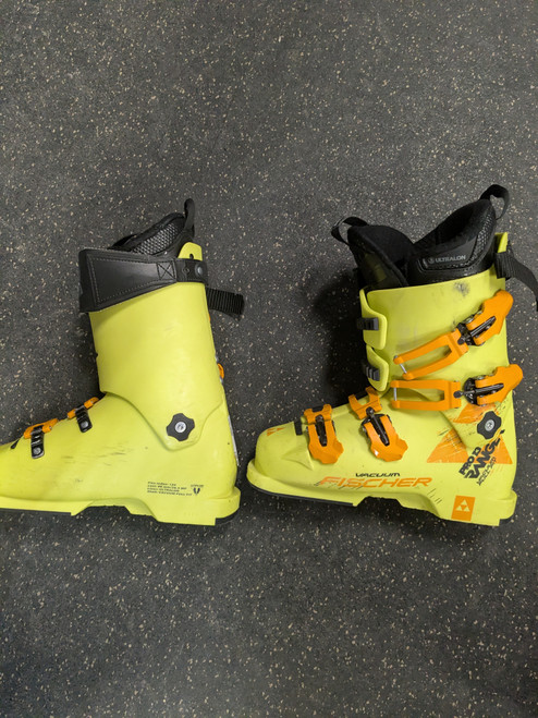 Vist Large View of Product Image Which is Used Fischer VACCUM PRO 13 RANGER Mens DH Ski Boot Yellow 255 MP - M07.5 - W08.5