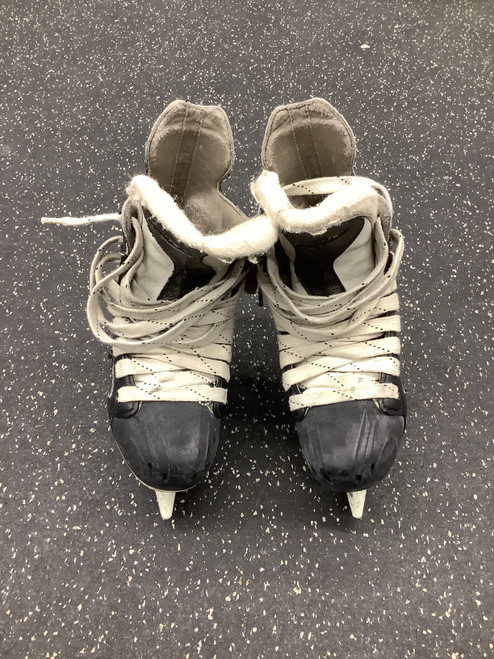 Vist Large View of Product Image Which is Used Nike IGNITE Junior Hockey Skate Junior 02.5