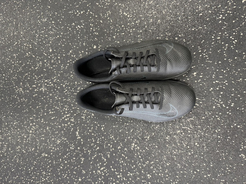 Vist Large View of Product Image Which is Used Nike Soccer Indoor Shoes Black Junior 05.5