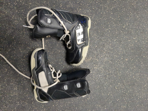 Vist Large View of Product Image Which is Used Morrow SNOWBOARD BOOTS Boys Snowboard Boots Black Junior 02