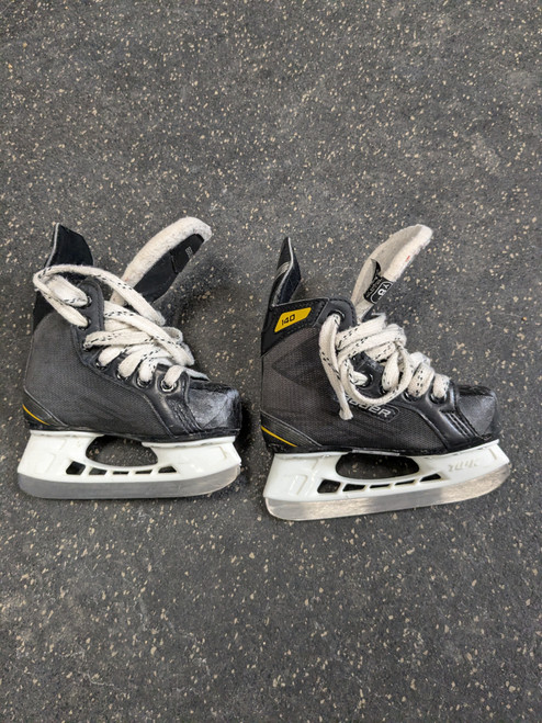 Vist Large View of Product Image Which is Used Bauer 140 Youth Hockey Skate Youth 08.0