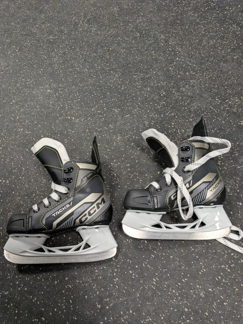 Vist Large View of Product Image Which is Used CCM AS 550 Youth Hockey Skate Youth 11.0