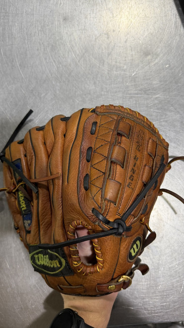 Vist Large View of Product Image Which is Used Wilson ADVISORY STAFF A2483 BB/SB Glove RH Throw Brown 11"