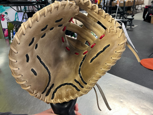 Vist Large View of Product Image Which is Used Wilson A2000 2820 BB/SB First Base LH Throw Brown 12 1/4"