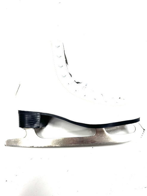 Vist Large View of Product Image Which is Used DBX WomensFigure Skate White Senior 9