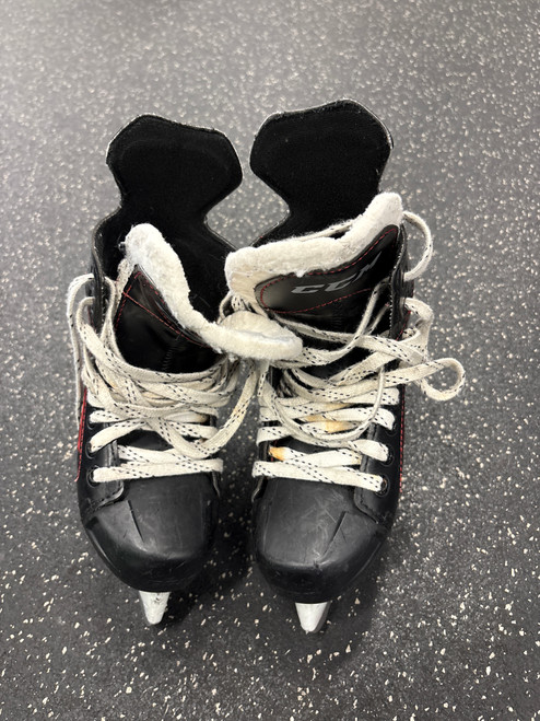 Vist Large View of Product Image Which is Used CCM FT340 Junior Hockey Skate Junior 01