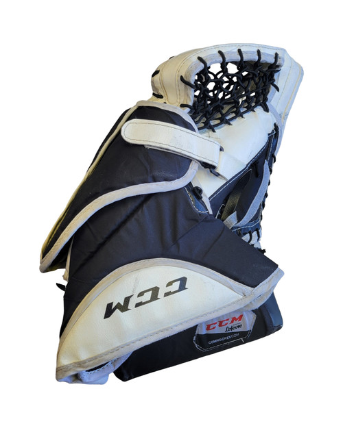 Vist Large View of Product Image Which is Used CCM EXTREME FLEX 400 Senior Goalie Catcher White