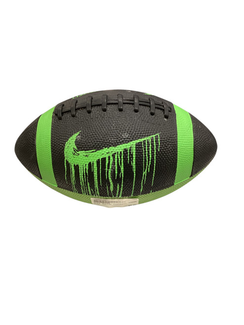 Vist Large View of Product Image Which is Used Nike Junior Football