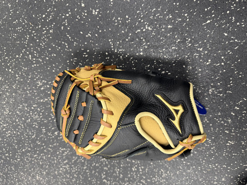 Vist Large View of Product Image Which is New Mizuno Samurai Yth Catcher's Mitt 33"