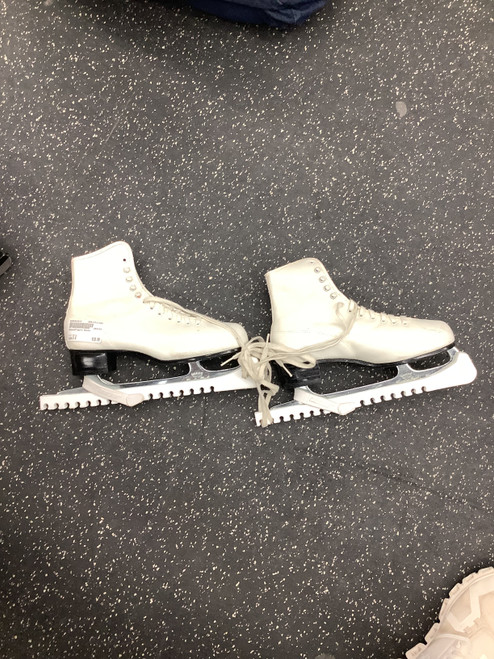 Vist Large View of Product Image Which is Used WomensFigure Skate White Senior 8
