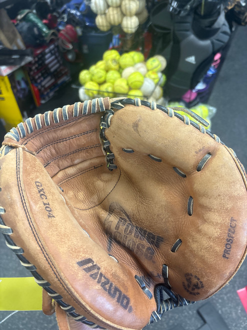 Vist Large View of Product Image Which is Used Mizuno GXC 104 BB/SB Catchers RH Throw Brown 33 1/2"
