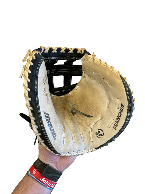 Vist Large View of Product Image Which is Used Mizuno FRANCHISE BB/SB Catchers RH Throw Black 34"