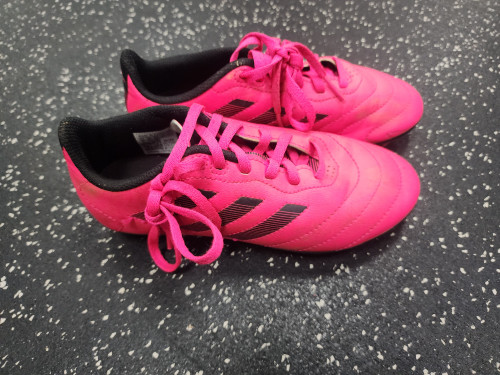 Vist Large View of Product Image Which is Used Adidas Soccer Cleats Pink Junior 02