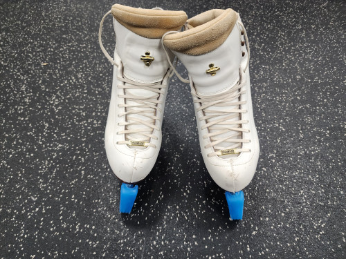 Vist Large View of Product Image Which is Used Riedell 1310 WomensFigure Skate White Senior 6.5
