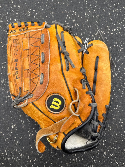 Vist Large View of Product Image Which is Used Wilson A2483 BB/SB Glove RH Throw Brown 11"