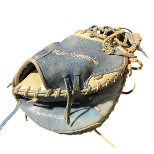 Vist Large View of Product Image Which is Used Rawlings RAWLINGS GAMER CATCHER BB/SB Catchers RH Throw Royal Blue 33"
