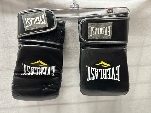 Vist Large View of Product Image Which is Used Everlast Boxing Gloves Black Senior